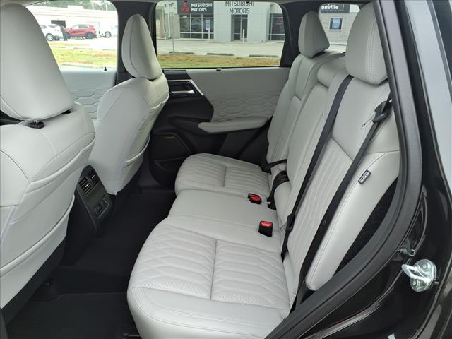 2025 Mitsubishi Outlander Platinum Edition:2188M