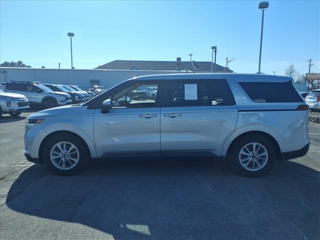 2022 Kia Carnival LXS:1086U