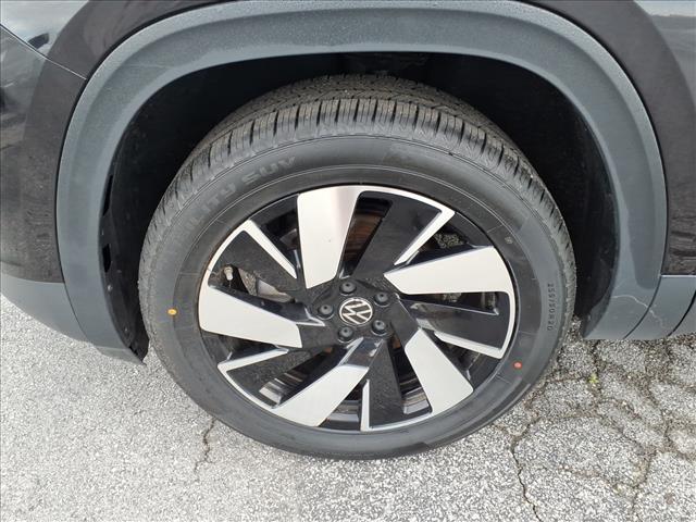 2025 Volkswagen Atlas Cross Sport 2.0T SE w/Technology:1105U