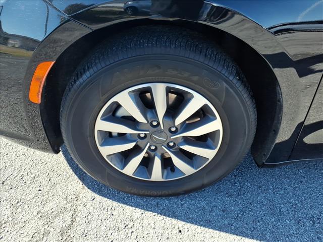 2024 Chrysler Pacifica Plug-In Hybrid Hybrid Select:1060U