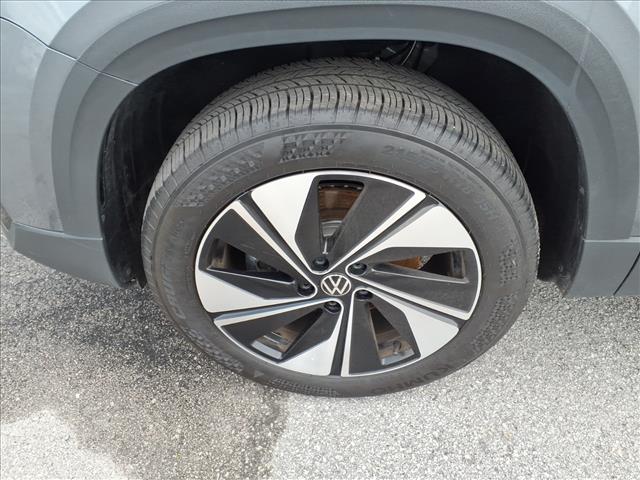 2025 Volkswagen Taos SE:1096U