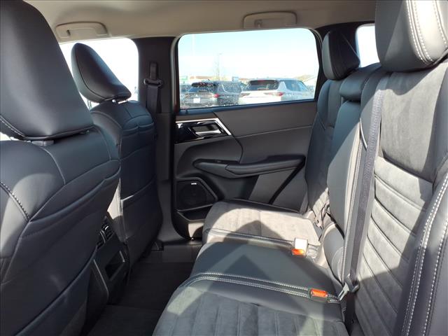 2026 Mitsubishi Outlander SE:1037N