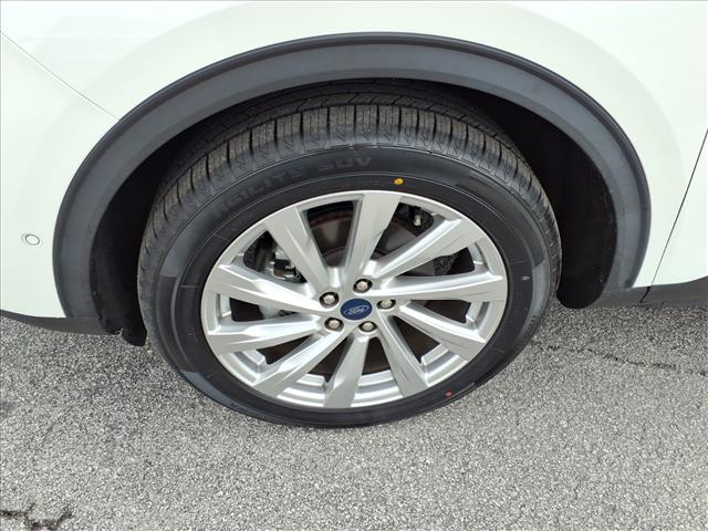 2022 Ford Escape Hybrid Titanium:1001U