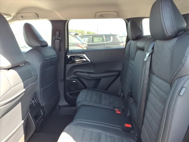 2026 Mitsubishi Outlander SE:1032N