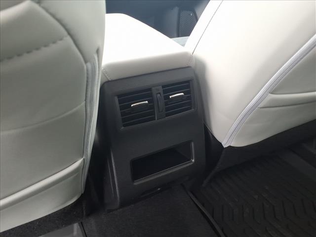 2026 Mitsubishi Outlander SE:1027N