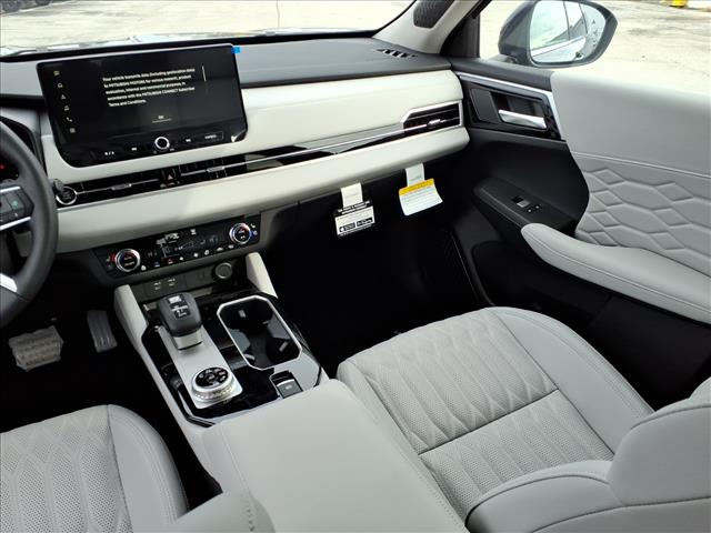 2025 Mitsubishi Outlander Platinum Edition:2188M