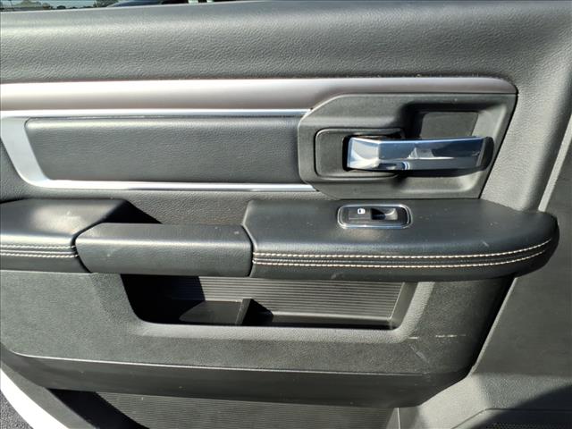 2023 RAM 1500 Classic Warlock:1069U