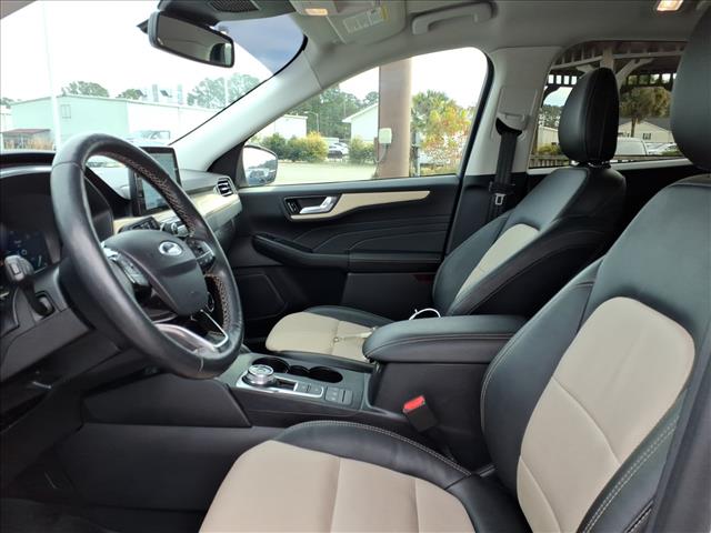 2022 Ford Escape Hybrid Titanium:1001U