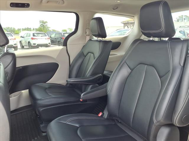 2024 Chrysler Pacifica Plug-In Hybrid Hybrid Select:1149U