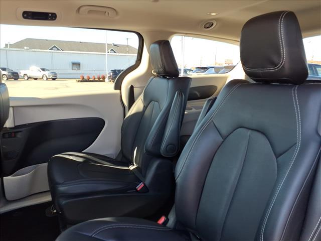 2024 Chrysler Pacifica Plug-In Hybrid Hybrid Select:1060U