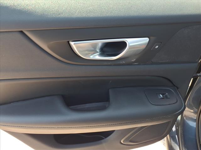 2024 Volvo S60 Core Dark Theme:1141U