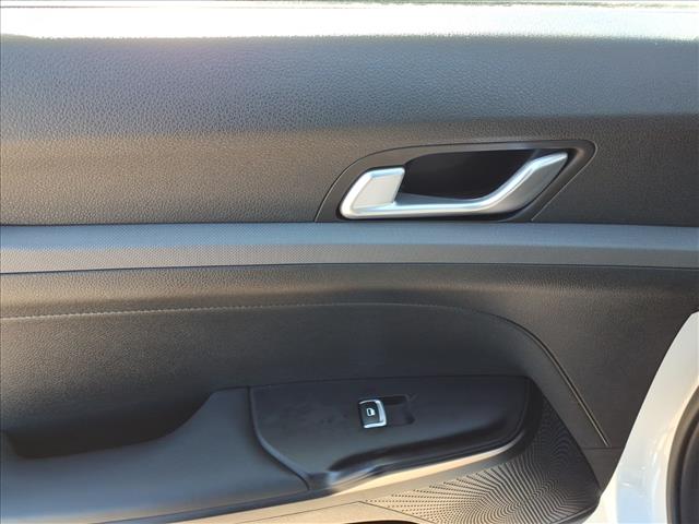 2025 Kia K5 LXS:1106U