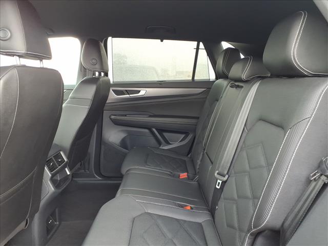 2025 Volkswagen Atlas Cross Sport 2.0T SE w/Technology:1105U