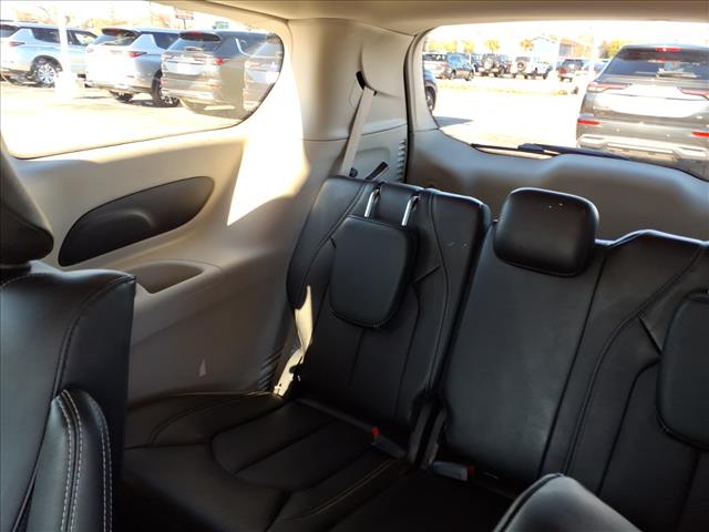 2024 Chrysler Pacifica Plug-In Hybrid Hybrid Select:1060U