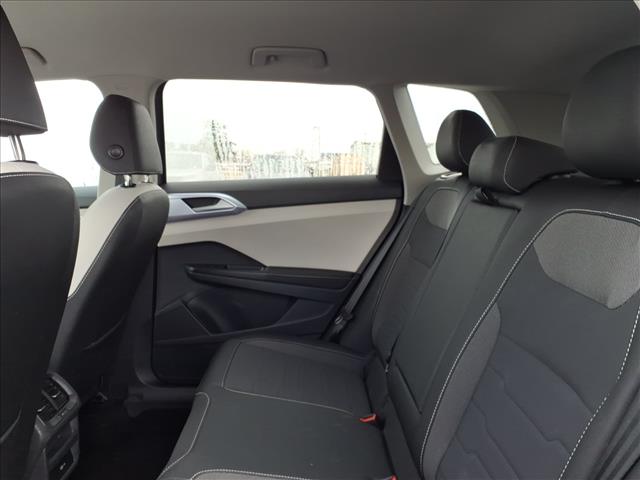 2025 Volkswagen Taos SE:1096U