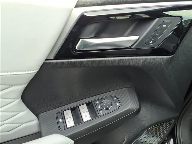 2025 Mitsubishi Outlander Platinum Edition:2188M