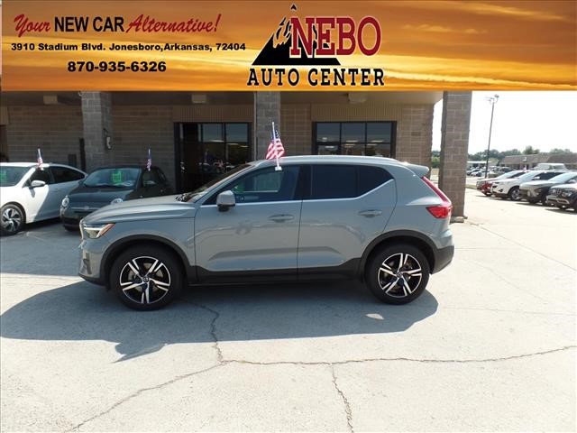 2024 Volvo XC40 B5 Core Bright Theme photo 1