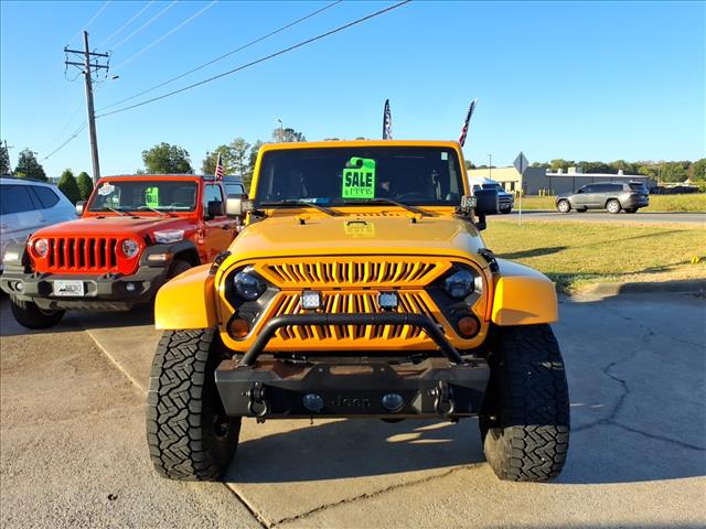 2012 Jeep Wrangler Unlimited Rubicon photo 2