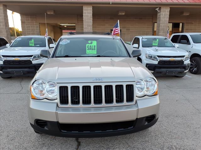 2009 Jeep Grand Cherokee Laredo photo 2