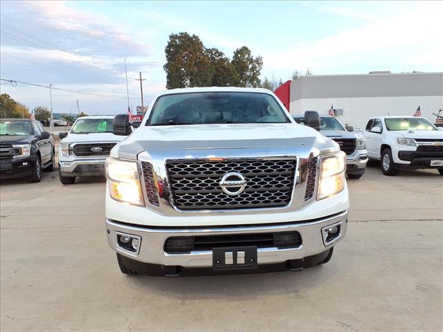 2017 Nissan Titan XD SV photo 2