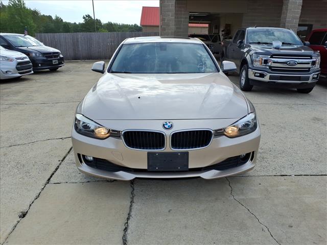 2013 BMW 3 Series 320i photo 2