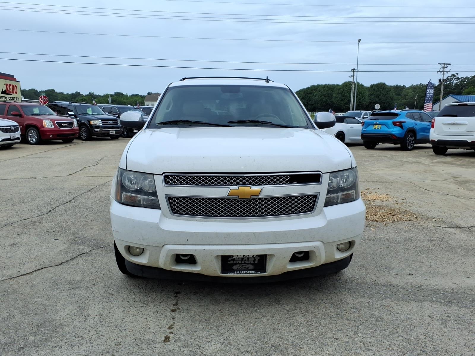 2014 Chevrolet Suburban LTZ photo 2