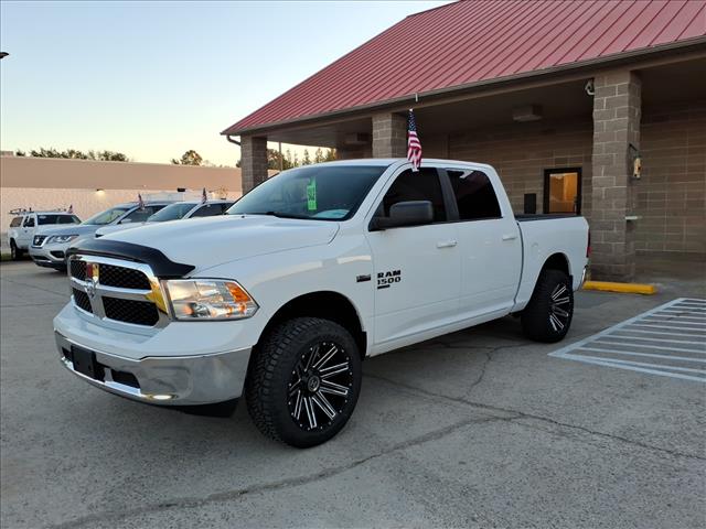 2019 RAM 1500 Classic SLT photo 3