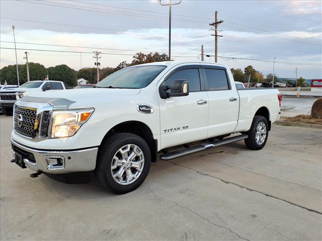 2017 Nissan Titan XD SV photo 3