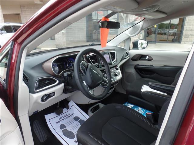 2022 Chrysler Voyager LX