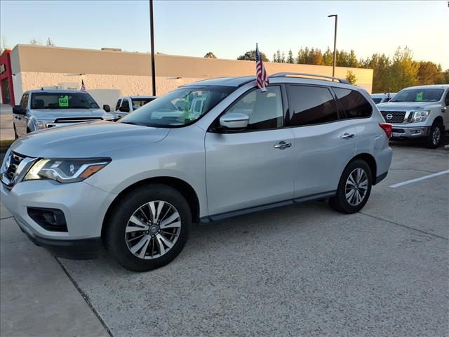 2019 Nissan Pathfinder SV photo 3