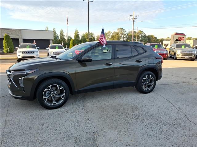 2024 Chevrolet Trax LT photo 3