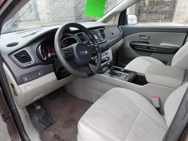2016 Kia Sedona LX photo 3