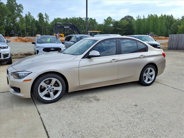 2013 BMW 3 Series 320i photo 3