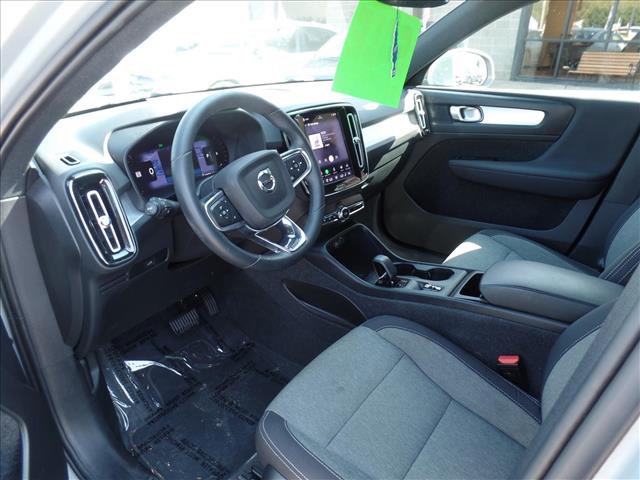 2024 Volvo XC40 B5 Core Bright Theme photo 3