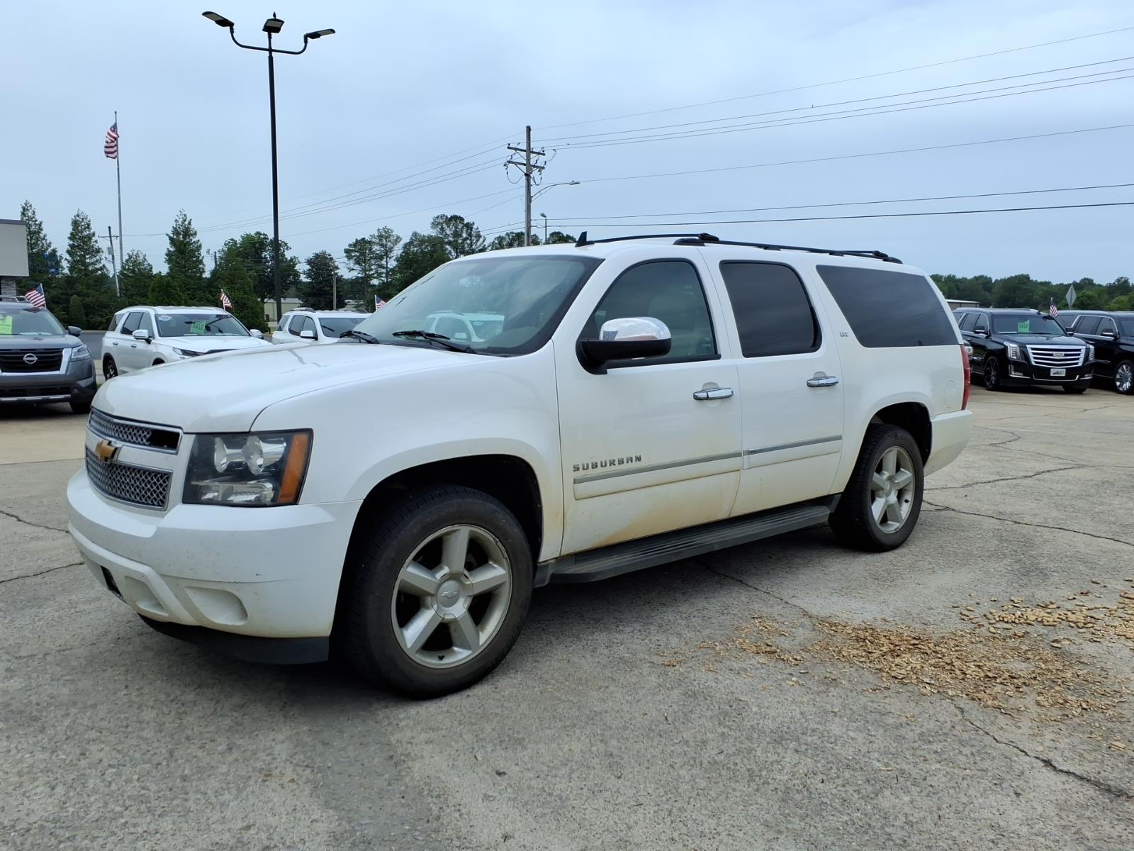 2014 Chevrolet Suburban LTZ photo 3