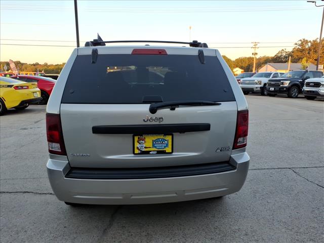 2009 Jeep Grand Cherokee Laredo photo 4