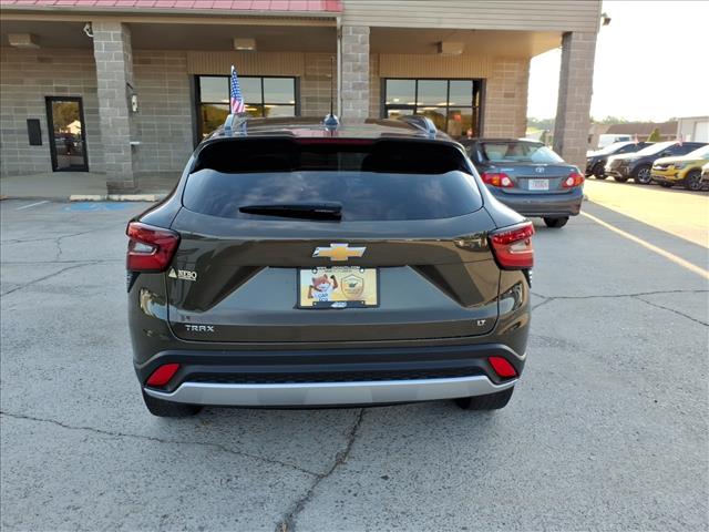 2024 Chevrolet Trax LT photo 4