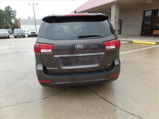 2016 Kia Sedona LX photo 4