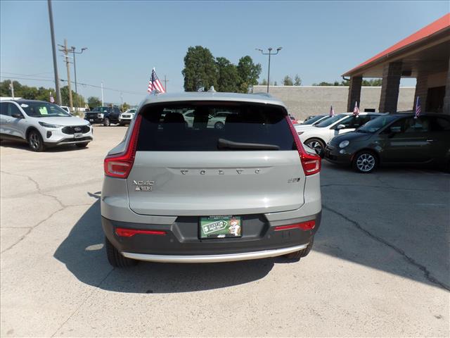 2024 Volvo XC40 B5 Core Bright Theme photo 4