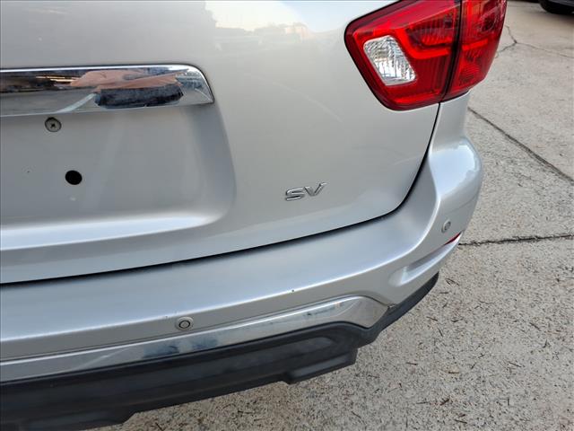 2019 Nissan Pathfinder SV photo 5