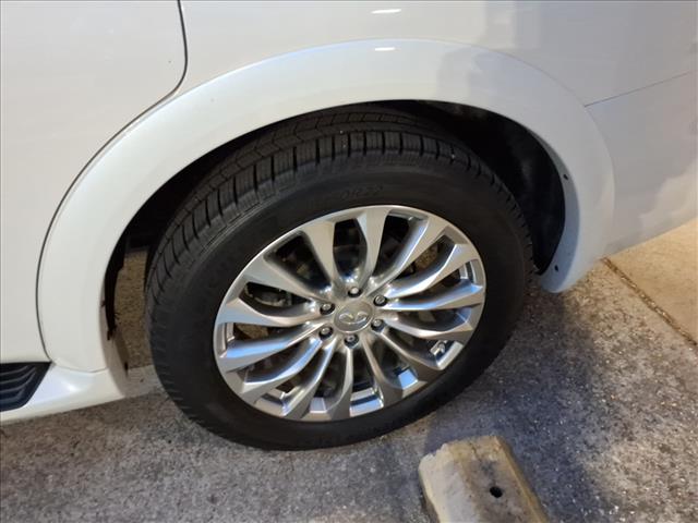 2017 INFINITI QX80 Signature Edition photo 5