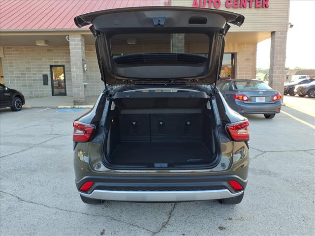2024 Chevrolet Trax LT photo 5