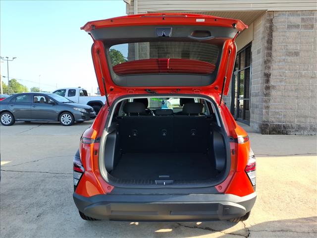 2025 Hyundai KONA SEL photo 5
