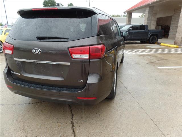 2016 Kia Sedona LX photo 5