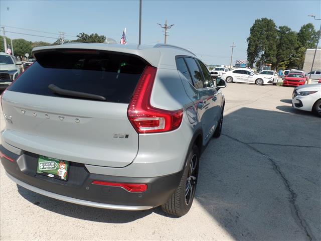 2024 Volvo XC40 B5 Core Bright Theme photo 5