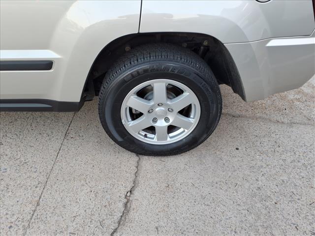 2009 Jeep Grand Cherokee Laredo photo 6
