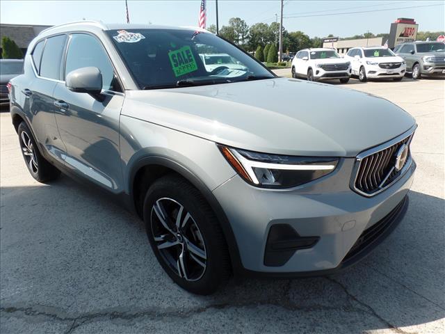 2024 Volvo XC40 B5 Core Bright Theme photo 6