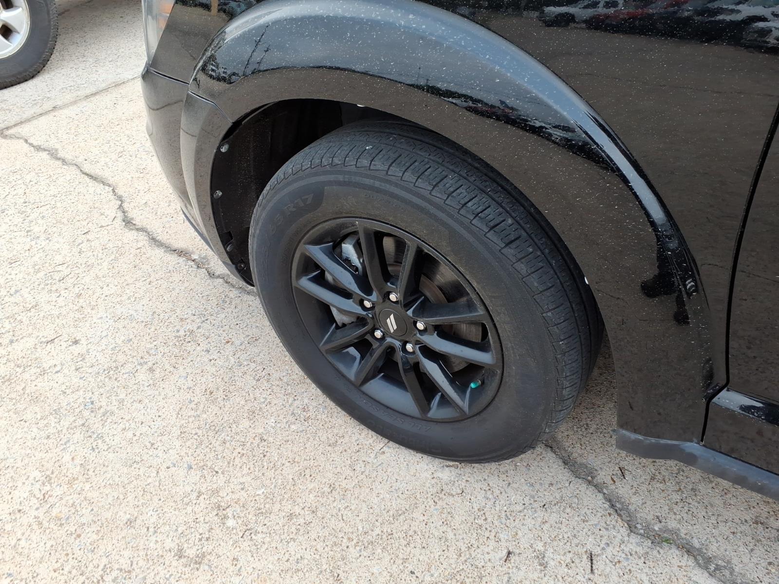 View vehicle photo 7