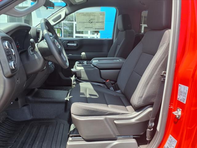 2024 GMC Sierra 1500 Pro 4x4 Regular Cab 8 ft. box 139.6 in. WB