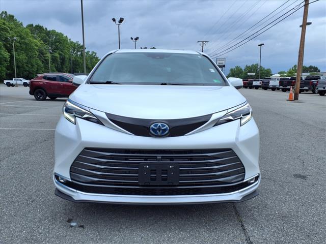 2024 Toyota Sienna Platinum 7-Passenger